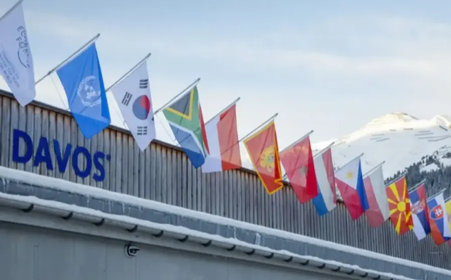Imagen del Foro Económico Mundial, conocido como el Foro de Davos, donde líderes se reúnen anualmente para discutir sobre la economía global.