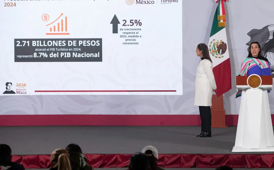 Ilustración de billetes de peso mexicano y dólares estadounidenses que representa la ganancia de la moneda nacional y el aumento del salario en el país.