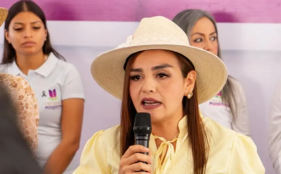 Grecia Quiroz, actual presidenta municipal de Uruapan, Michoacán, en una fotografía de retrato para ilustrar la nota periodística.