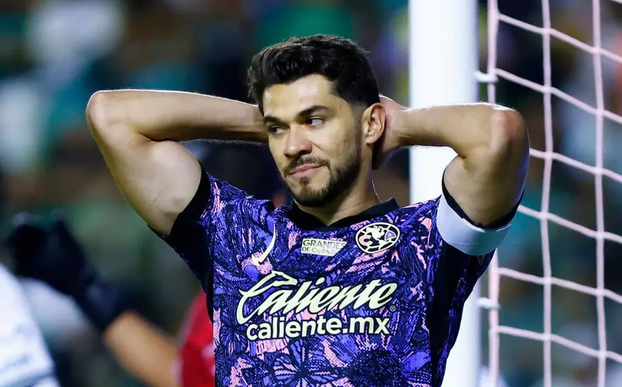 El futbolista Henry Martín, delantero del Club América, es pretendido por Cruz Azul como posible refuerzo para el próximo torneo de la liga.