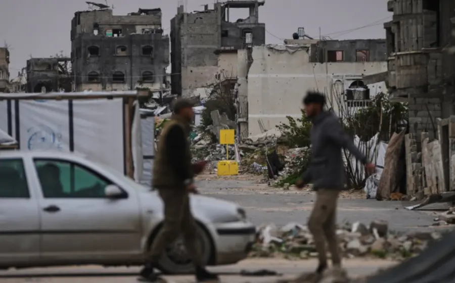 Grandes bloques de hormigón colocados por Israel dentro del territorio controlado por Hamas, evidenciando el desplazamiento de la línea de armisticio.