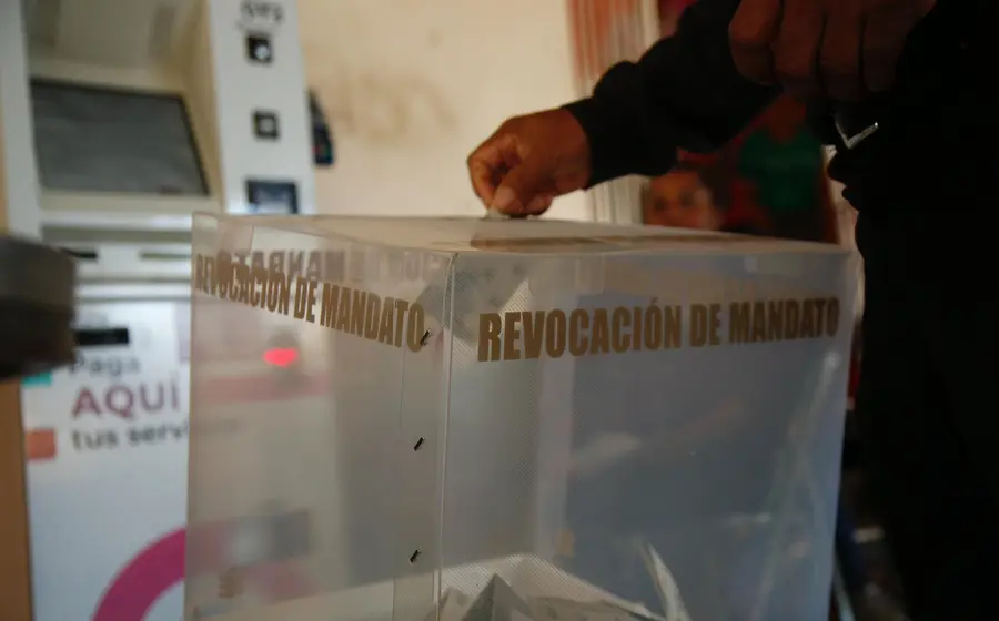 Una casilla electoral en Oaxaca al concluir la jornada electoral, la cual se caracterizó por una histórica baja afluencia de votantes.