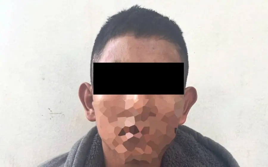 Un joven de 21 años es detenido por las autoridades después de ser encontrado portando una pistola de utilería.