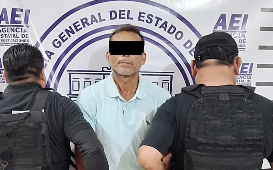 Julio César, integrante de una célula delictiva, es presentado tras ser detenido por su presunta participación en el doble homicidio de dos comerciantes.