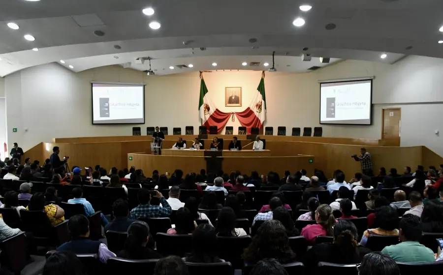 Portada del libro 'La Justicia Indígena. Una visión mexicana y latinoamericana', obra clave sobre el pluralismo jurídico presentado a la prensa.