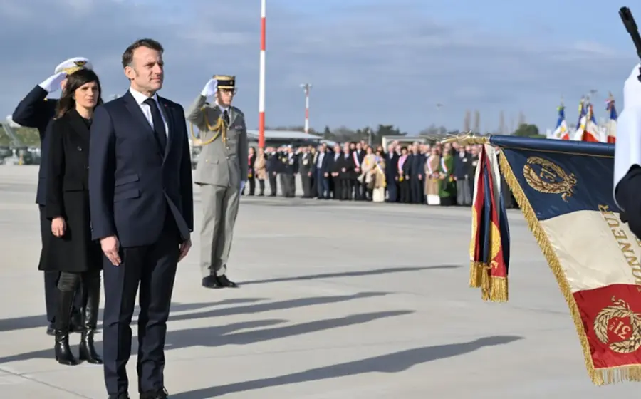Soldados de Francia, Alemania, Suecia y Noruega durante su despliegue militar en el territorio ártico de Groenlandia, anunciado por el presidente Macron.