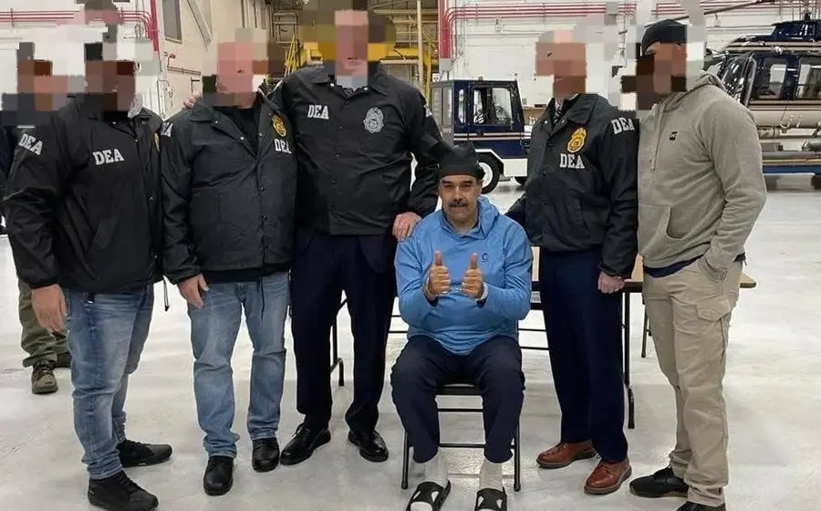Fotografía de Nicolás Maduro a su llegada a Nueva York como prisionero para ser recluido en una prisión federal de la ciudad.