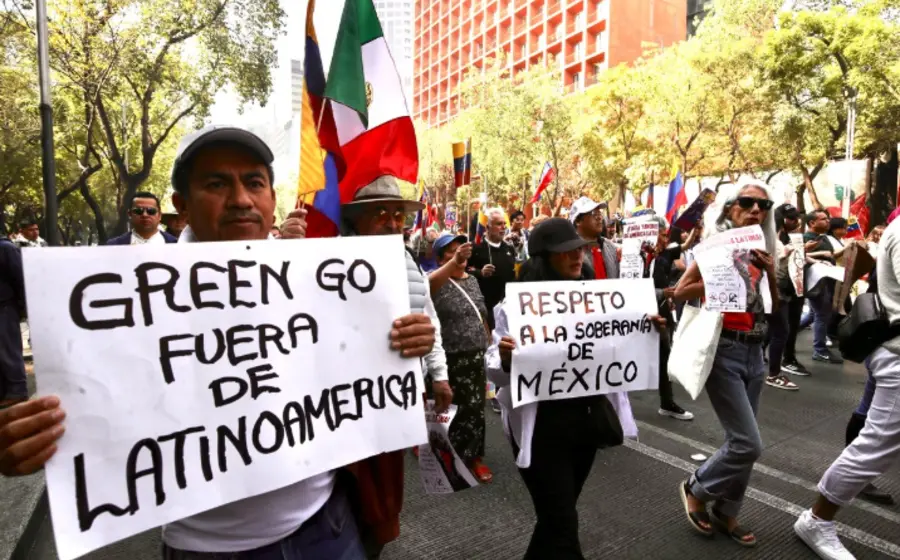 Manifestantes se congregan en la Ciudad de México para protestar en contra del ataque de Estados Unidos a Venezuela y el secuestro de Nicolás Maduro.