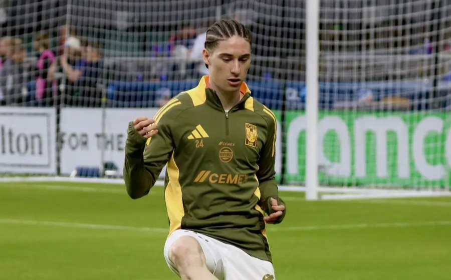 El futbolista Marcelo Flores en una fotografía de prensa tras ser convocado oficialmente para integrarse a la Selección Nacional de Canadá.