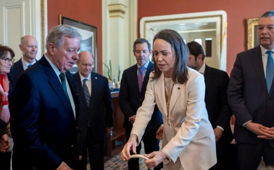 La líder opositora venezolana María Corina Machado durante su reunión con el expresidente de Estados Unidos, Donald Trump, en la Casa Blanca.