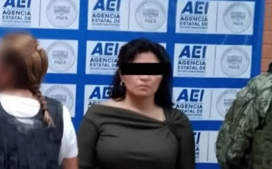 Una mujer identificada como María después de que presuntamente disparara con un arma de fuego en contra de la vivienda de su padre.