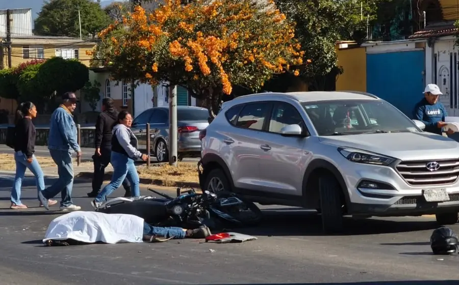 James, un mensajero de 33 años de edad, falleció en un accidente de motocicleta ocurrido en la localidad de Ánimas Trujano.