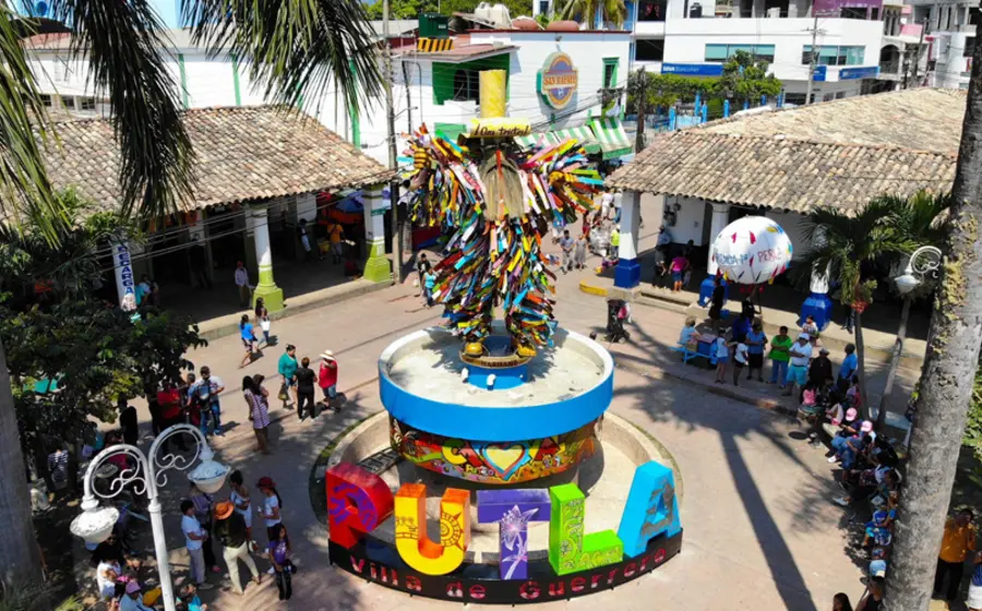 Una vista panorámica de Putla de Guerrero, Oaxaca, que refleja la incertidumbre y la pregunta sobre el futuro que enfrenta la comunidad local.