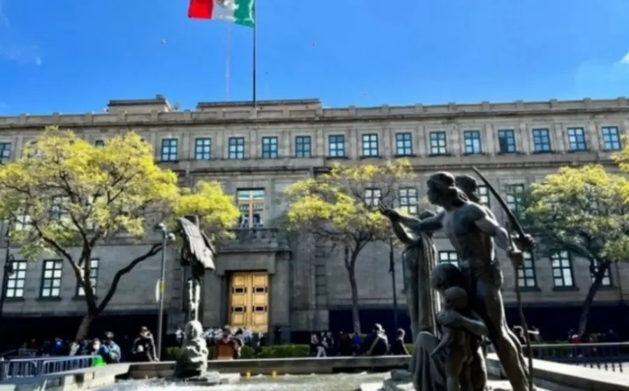 Ilustración sobre el Artículo 40 constitucional que prohíbe la injerencia externa, en defensa de la soberanía nacional de México.