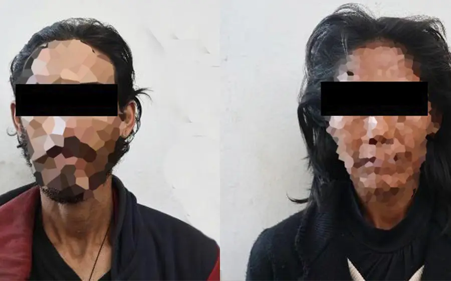 Agentes de la policía municipal detienen a una pareja, un hombre y una mujer, por ser los presuntos responsables del robo de sillas.