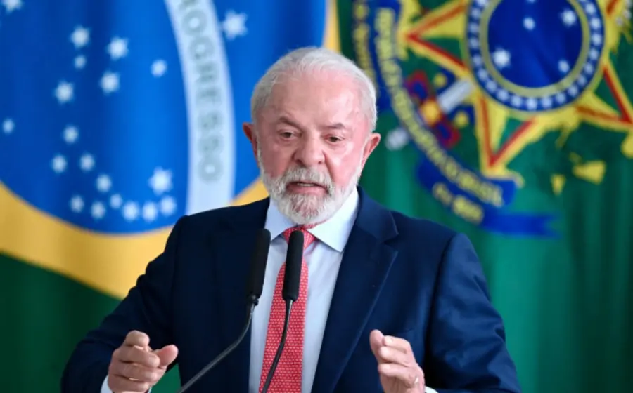 El presidente de Brasil, Luiz Inácio Lula da Silva, durante un discurso en el que advierte sobre las acciones unilaterales que amenazan la estabilidad mundial.