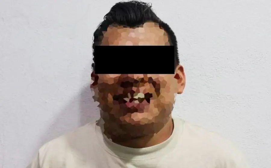 El presunto agresor de una mujer es presentado en fotografía tras ser puesto a disposición de las autoridades del Ministerio Público.