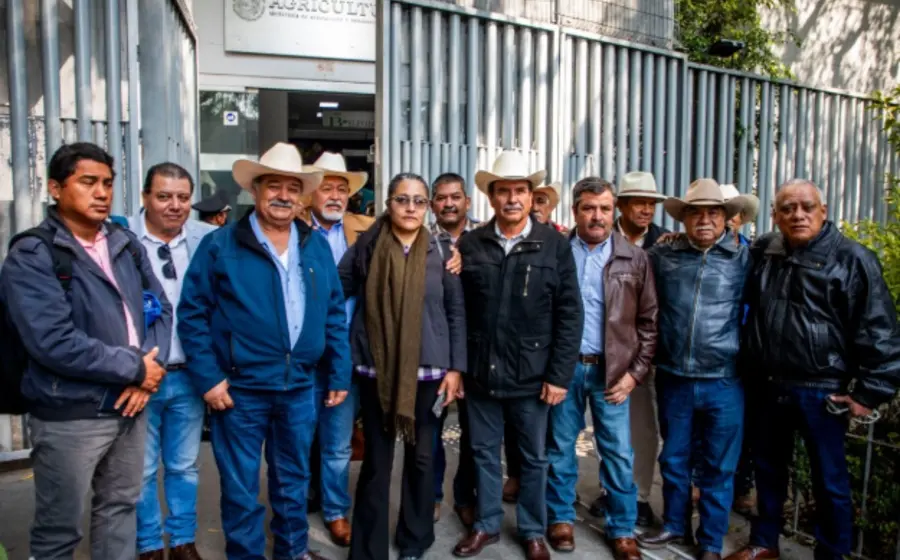 Productores y campesinos mexicanos demandan a la Sader la exclusión de los granos básicos del tratado comercial T-MEC ante la falta de respuesta.