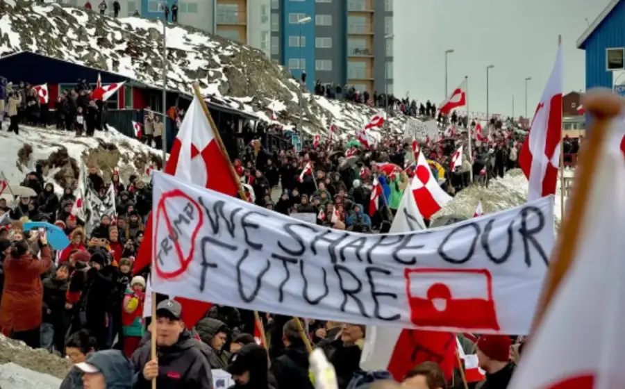 Manifestantes llenan las calles de Groenlandia y Dinamarca para protestar contra Trump en defensa de la soberanía de ambos países.