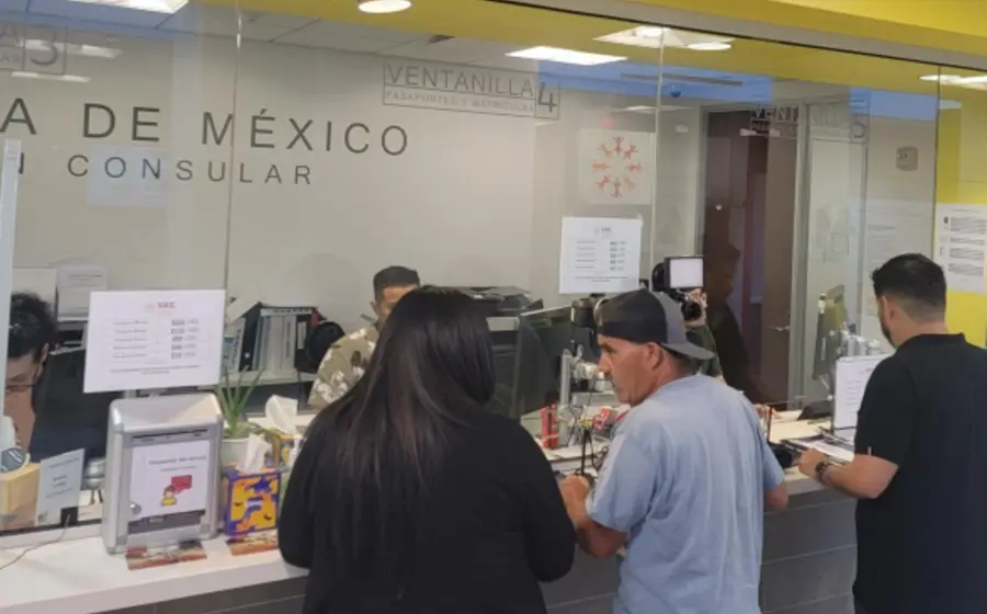 La red consular mexicana en Estados Unidos prestando servicios consulares a ciudadanos mexicanos y estadounidenses en una de sus oficinas.
