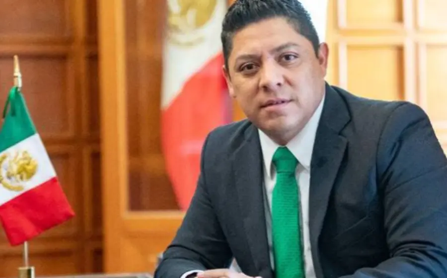 Ricardo Gallardo Cardona, gobernador constitucional del estado de San Luis Potosí, en un retrato oficial para la prensa.