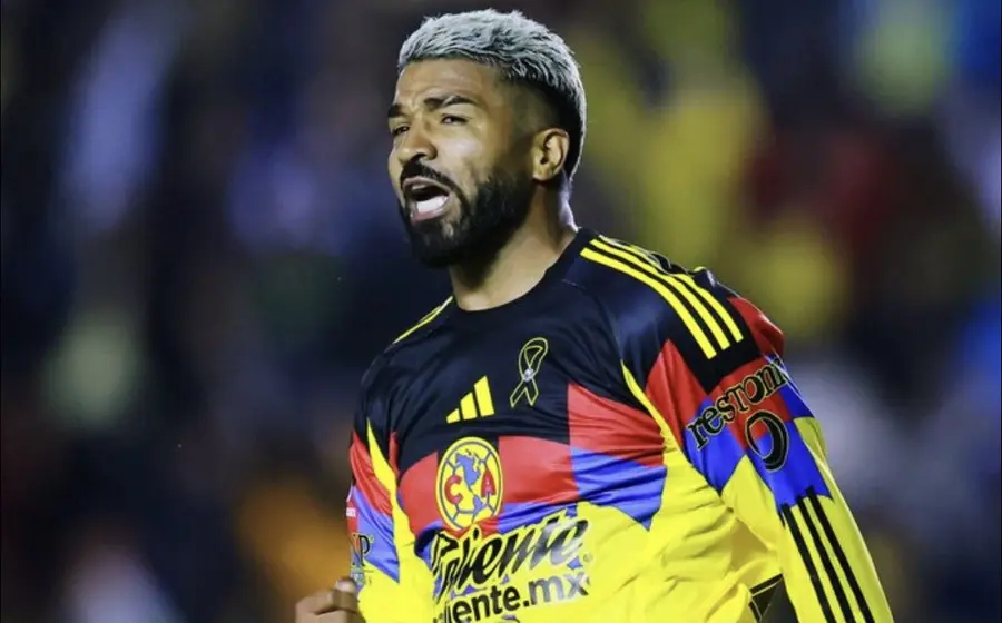 El futbolista Rodrigo Aguirre, conocido como 'El Búfalo', es captado en el momento en que abandona las instalaciones de El Nido.