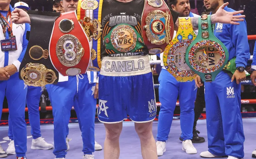 El boxeador mexicano Saúl 'Canelo' Álvarez, quien recibió un ultimátum con un plazo de tres días para negociar su próxima pelea.