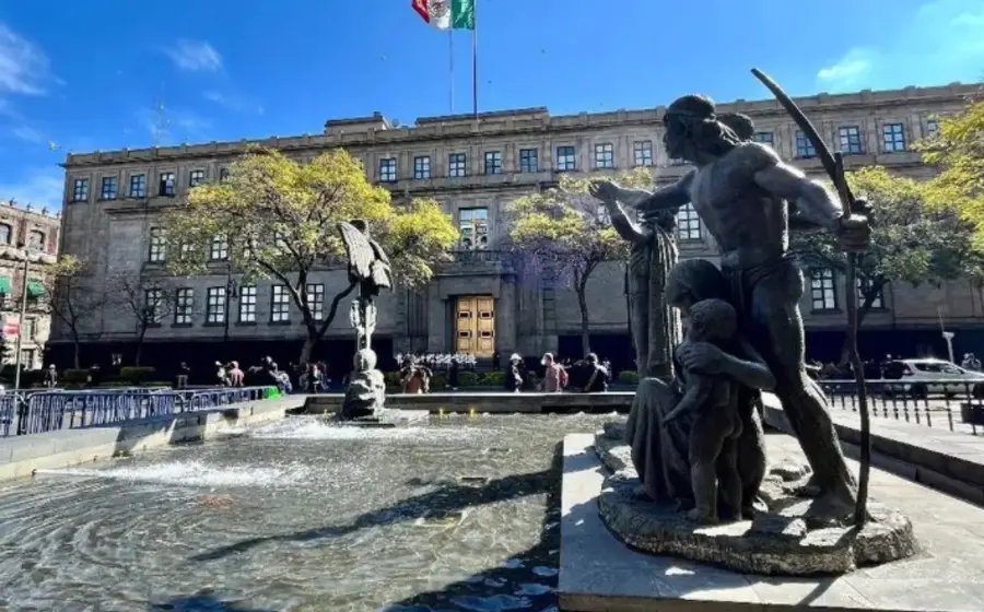 La Suprema Corte de Justicia de la Nación (SCJN), cuya norma exigía autorización previa para manifestaciones, ha invalidado dichos requisitos para protestas.