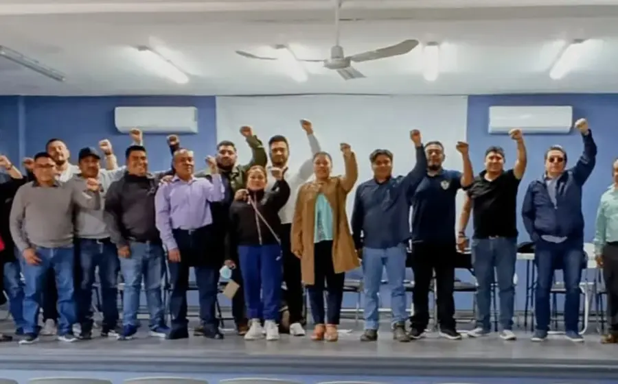 Miembros de la Sección 22 del magisterio durante una asamblea para reanudar el diálogo con organizaciones sociales, en el marco del 20 aniversario de la APPO.