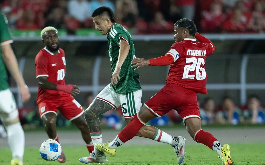 La Selección Mexicana de fútbol celebra una victoria de último minuto, en un partido que a pesar del resultado dejó un desempeño decepcionante.