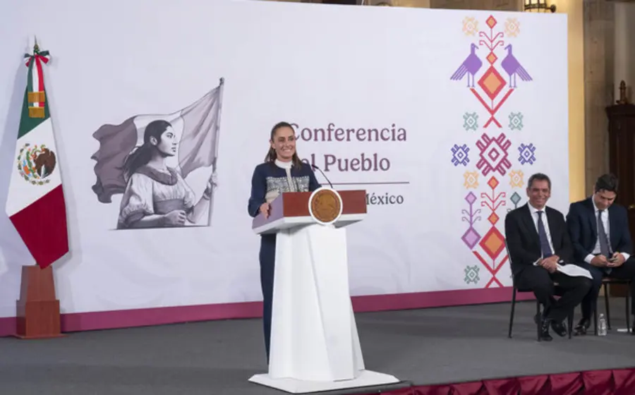 Claudia Sheinbaum informa sobre la cifra récord de recaudación en México para 2025, lograda sin aumentar los impuestos a la ciudadanía.