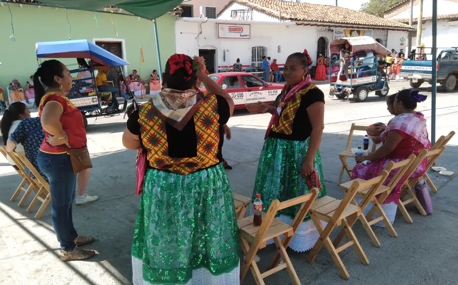 Las shelashuanas, esposas de los shuanas o autoridades morales, participan en su tradicional 'reconocida', una celebración viva previa a la Cuaresma.