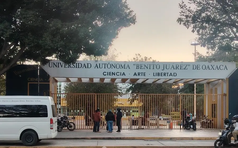 El acceso a Ciudad Universitaria afectado por el paro de labores de 12 horas realizado por el sindicato de trabajadores STEUABJO.