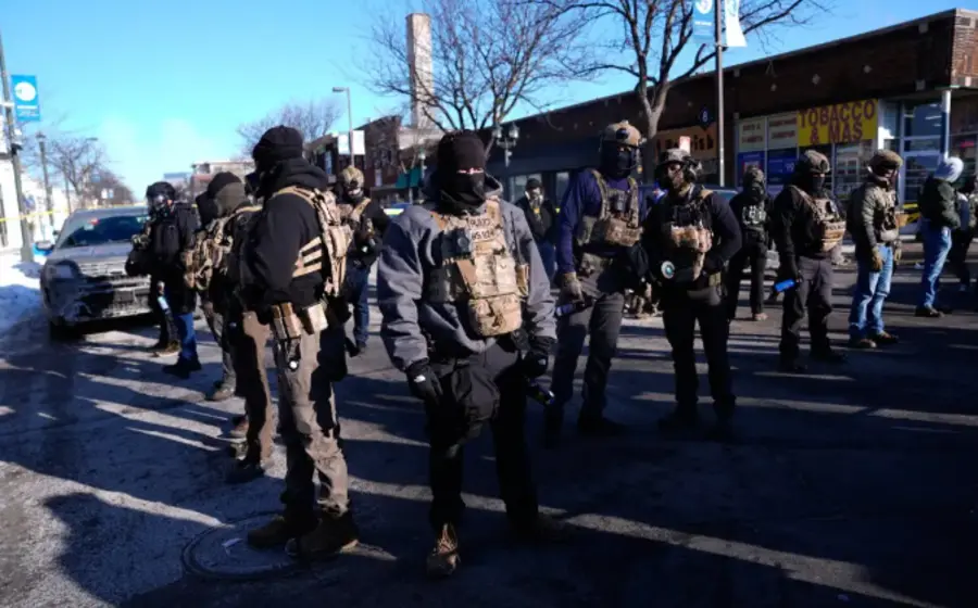 Escena de tensión en Mineápolis tras el segundo tiroteo mortal en redadas migratorias, donde agentes del ICE ejecutaron a un ciudadano.