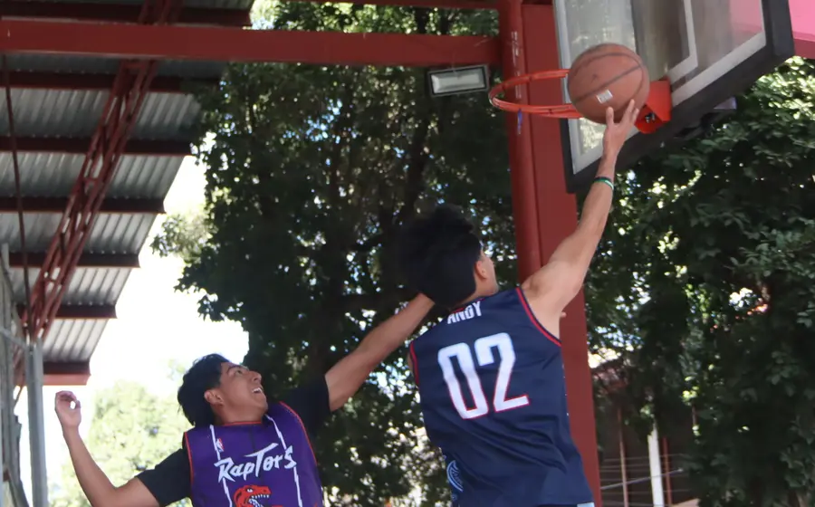 Anuncio del torneo relámpago de basquetbol que se celebrará este 21 y 22 del mes en la comunidad de San Vicente Coatlán.