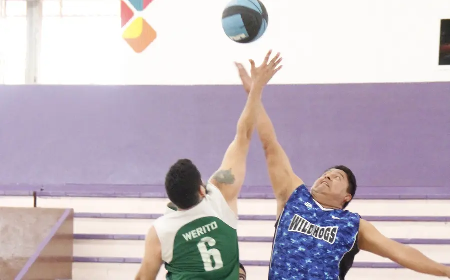 El basquetbol es una de las disciplinas con acción durante el torneo relámpago deportivo que se celebra en la comunidad de Villa Alta.