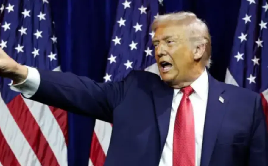 Donald Trump utilizando los aranceles como arma geopolítica para endurecer su postura sobre el control estratégico de Groenlandia.