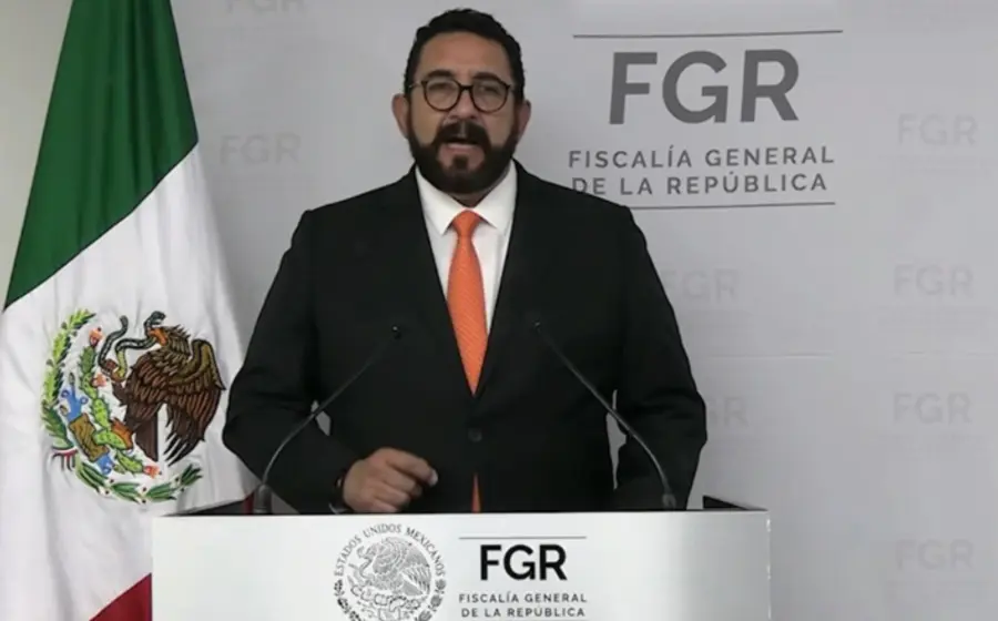 Ulises Lara López, Fiscal Especial en Investigación de Asuntos Relevantes, en una fotografía relacionada con la detención de un exfuncionario ligado a García Luna.