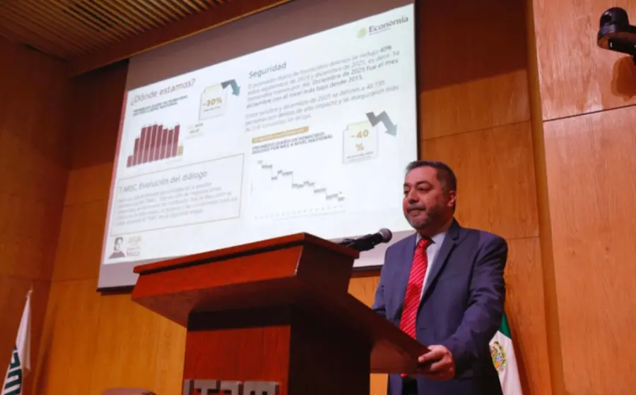 Vidal Llerenas, subsecretario de Industria y Comercio de la Secretaría de Economía, en un retrato relacionado con la fortaleza económica de México.