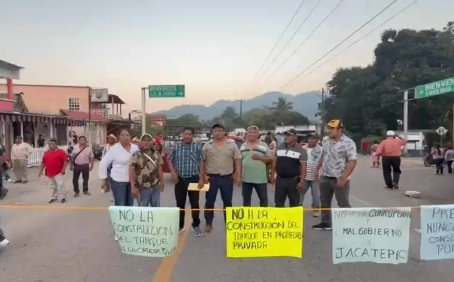 Bloquean carretera. 