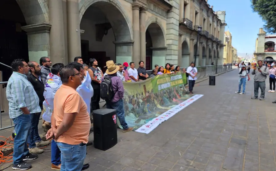 Miembros de la Asamblea por la Reconstitución se reúnen en un espacio de unidad por la vida y el territorio para revivir el espíritu de la APPO.