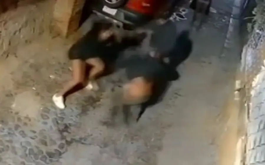 Imagen extraída de un video de seguridad que documenta uno de los recientes atracos que se han viralizado en la capital del estado.