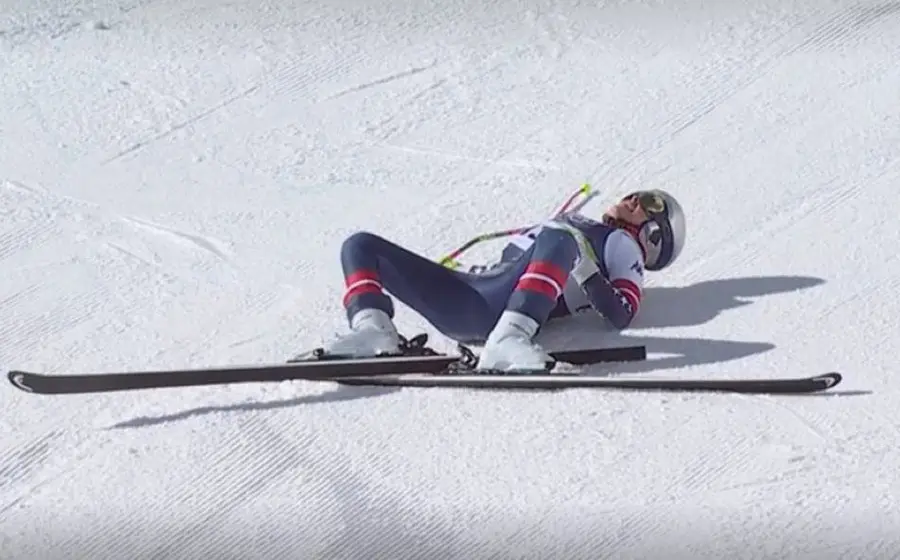La esquiadora estadounidense Lindsey Vonn, quien sufrió una fuerte caída que le provocó una grave ruptura de ligamentos durante una competencia.