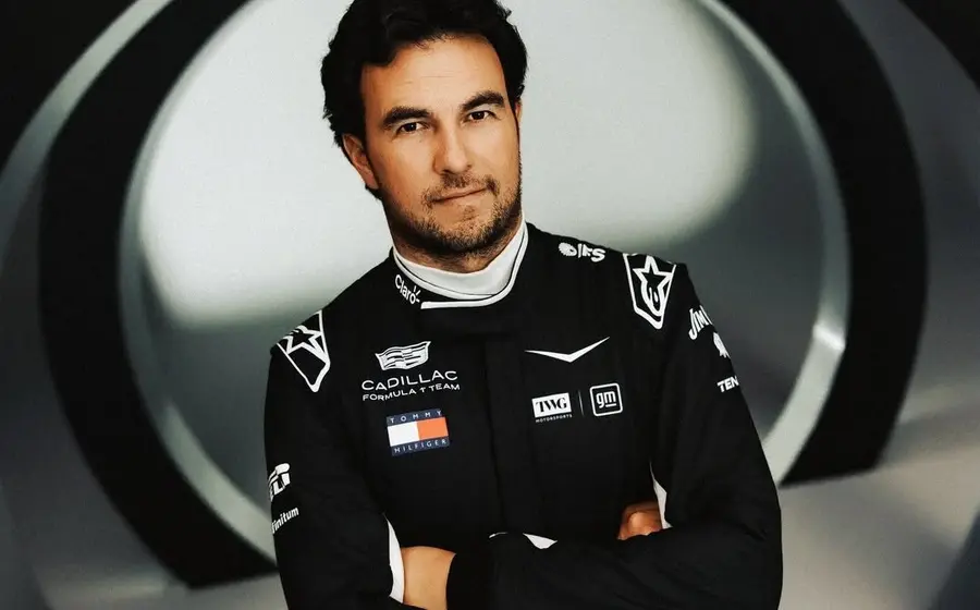 El piloto mexicano Sergio 'Checo' Pérez se prepara para su regreso a las pistas de la Fórmula Uno, listo para la próxima carrera.