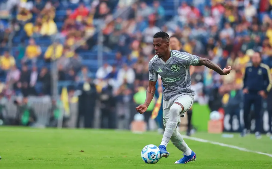 El equipo de fútbol Club América celebra el fin de su sequía en una emotiva tarde que también estuvo marcada por las despedidas.