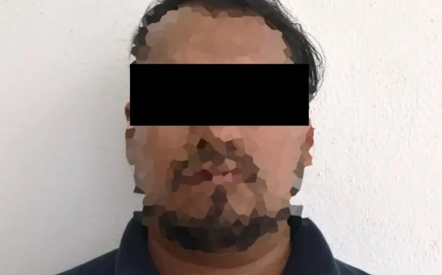 Un presunto cobrador de préstamos gota a gota es detenido por policías municipales de Oaxaca de Juárez, acusado por el delito de usura.