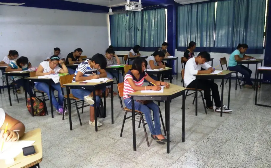 Gráfico informativo sobre la convocatoria de la SEP para el ingreso a preparatoria 2026, anunciando que el registro será del 17 de marzo al 14 de abril.