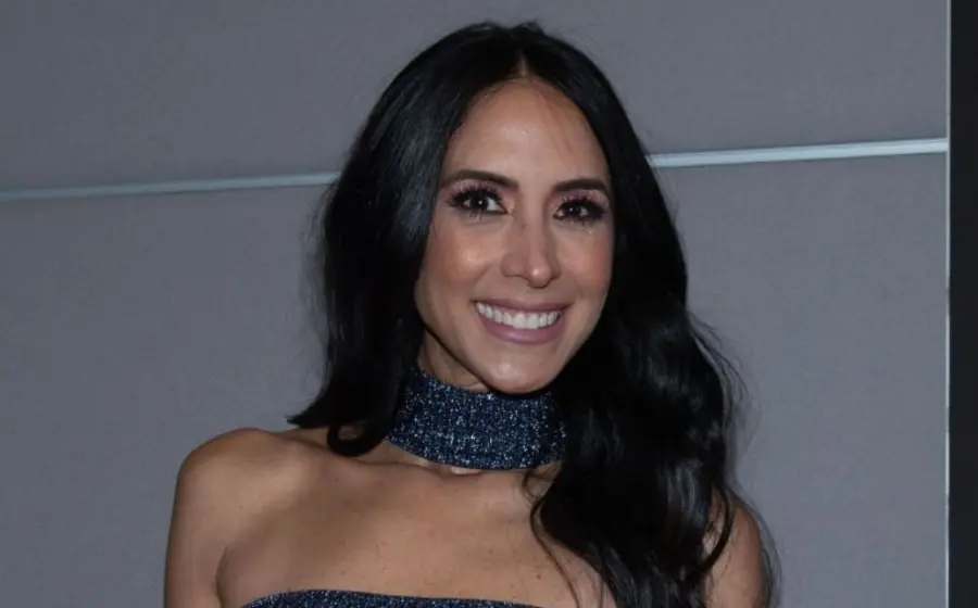 La conductora Cynthia Urías, quien propuso cambiar las letras de los corridos bélicos para que dejen de hacer apología del delito en México.