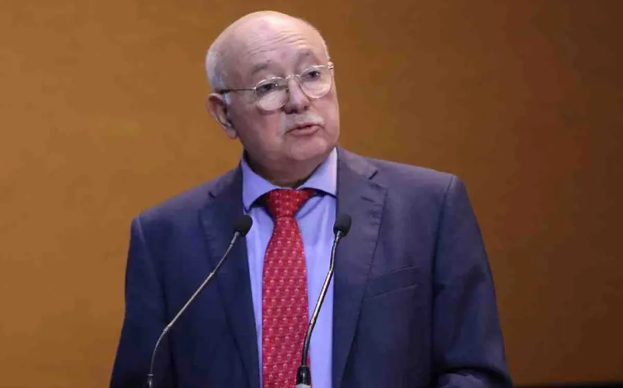 Retrato oficial de David Colmenares Páramo, el auditor superior de la Federación, figura central en la fiscalización para el desarrollo de México.