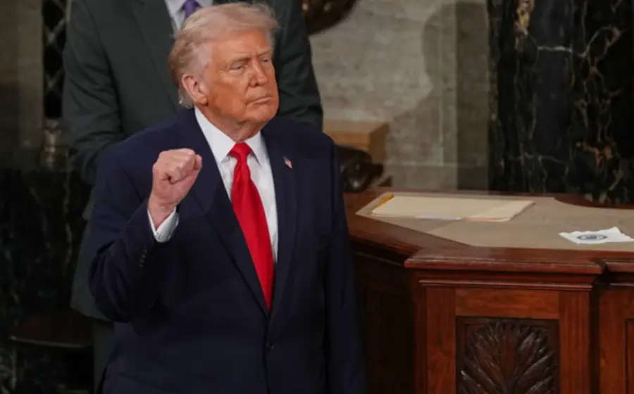 El magnate Donald Trump, quien fue acusado de agresión sexual, es una figura central en los memorandos ocultos del caso Epstein.